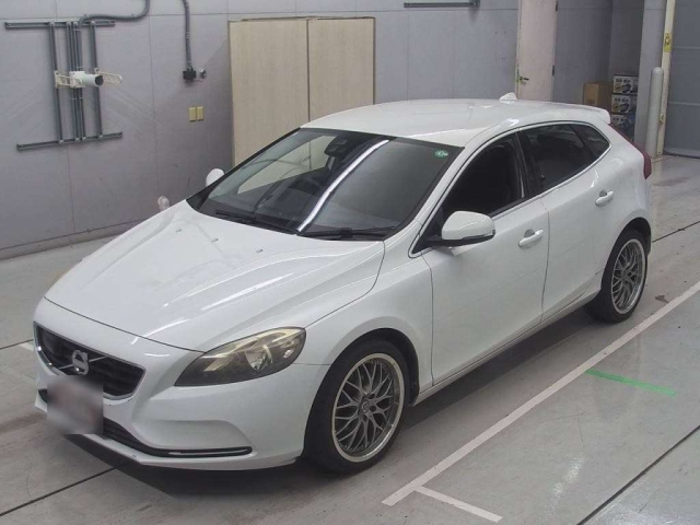 VOLVO V40 2015