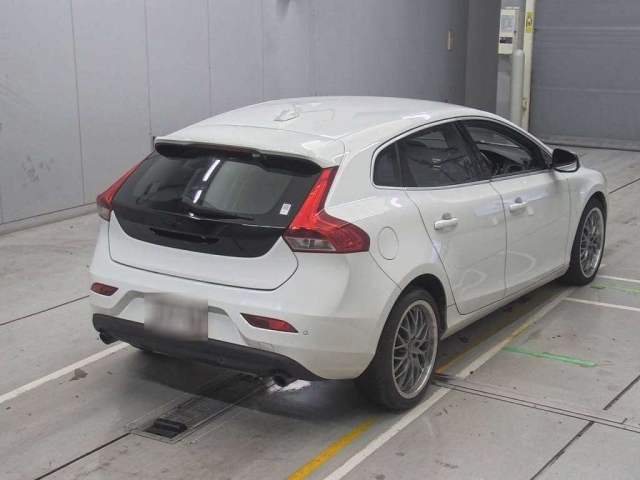 VOLVO V40 2015