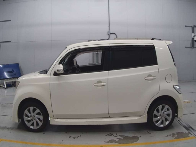 TOYOTA BB 2009