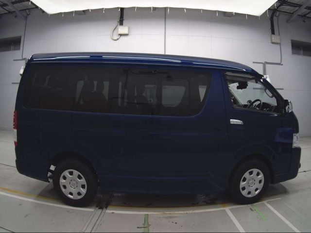 TOYOTA HIACE 2020