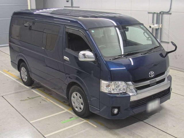 TOYOTA HIACE 2020