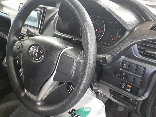 TOYOTA NOAH 2019