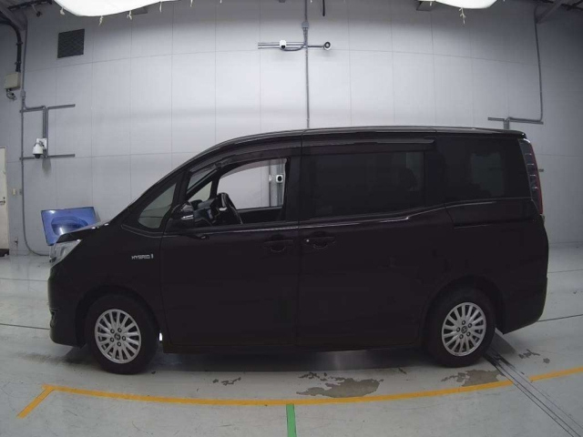 TOYOTA NOAH 2019