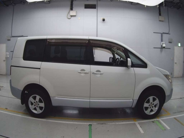 MITSUBISHI DELICA D5 2010