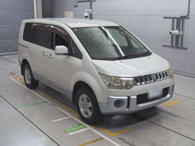 MITSUBISHI DELICA D5 2010