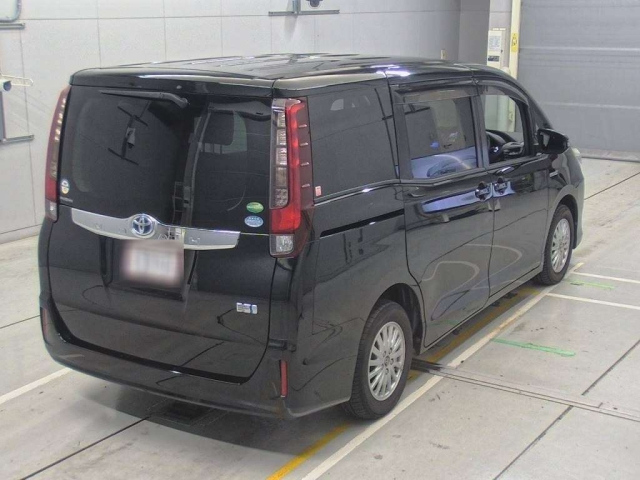 TOYOTA NOAH 2014
