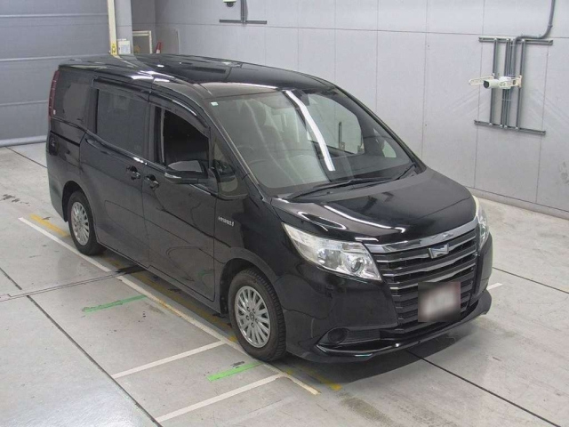 TOYOTA NOAH 2014