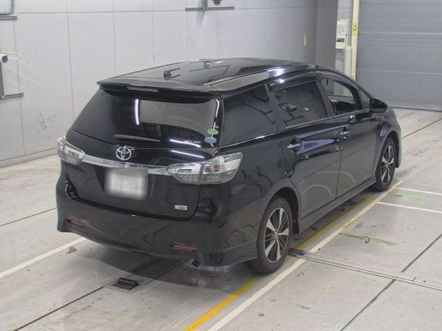 TOYOTA WISH 2013