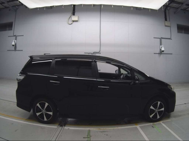 TOYOTA WISH 2013