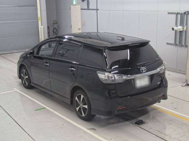 TOYOTA WISH 2013