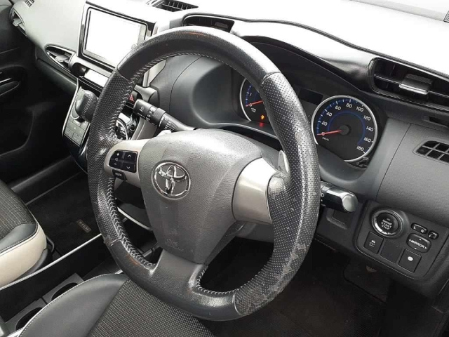 TOYOTA WISH 2013