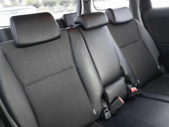 TOYOTA WISH 2013