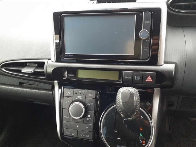 TOYOTA WISH 2013