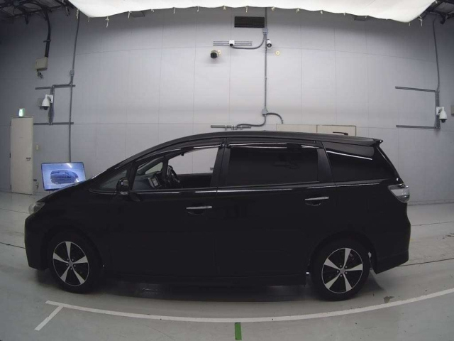 TOYOTA WISH 2013