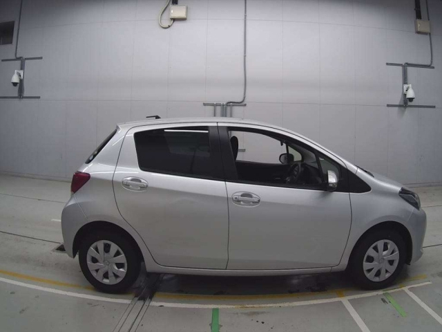 TOYOTA VITZ 2016