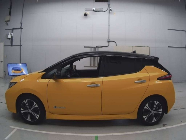 NISSAN LEAF 2018