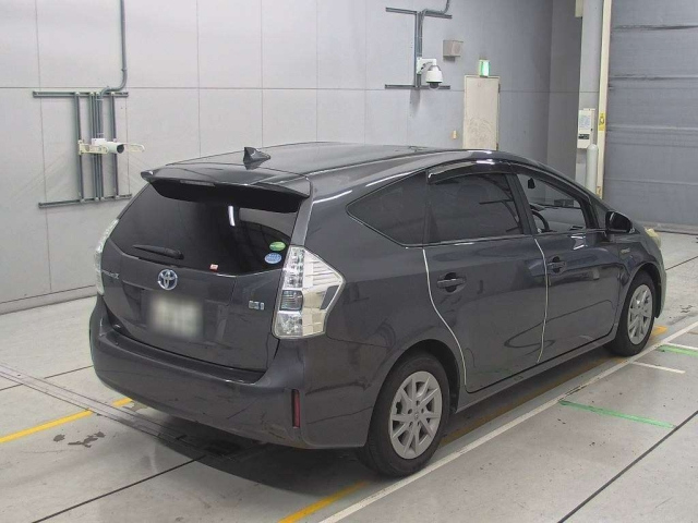TOYOTA PRIUS ALPHA 2013