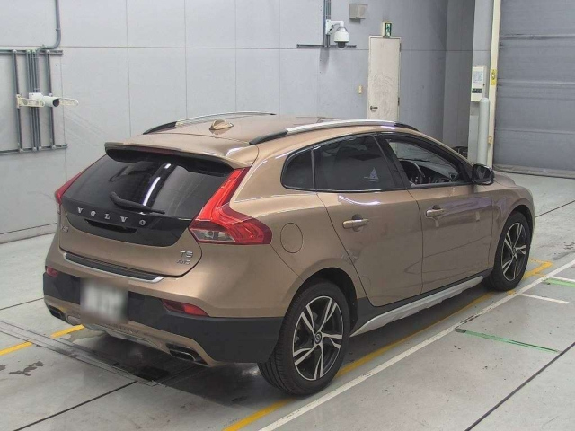 VOLVO V40 2014