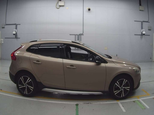 VOLVO V40 2014