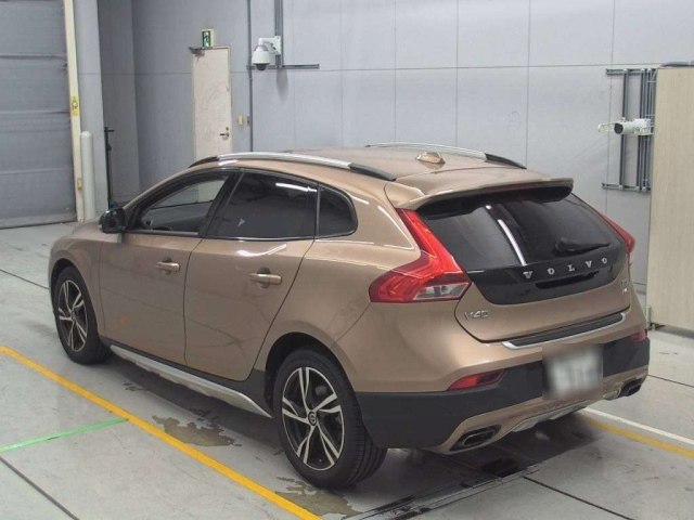 VOLVO V40 2014