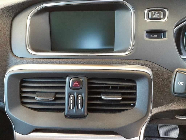 VOLVO V40 2014