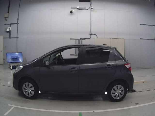 TOYOTA VITZ 2018