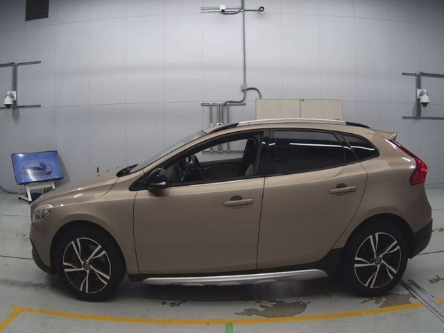 VOLVO V40 2014