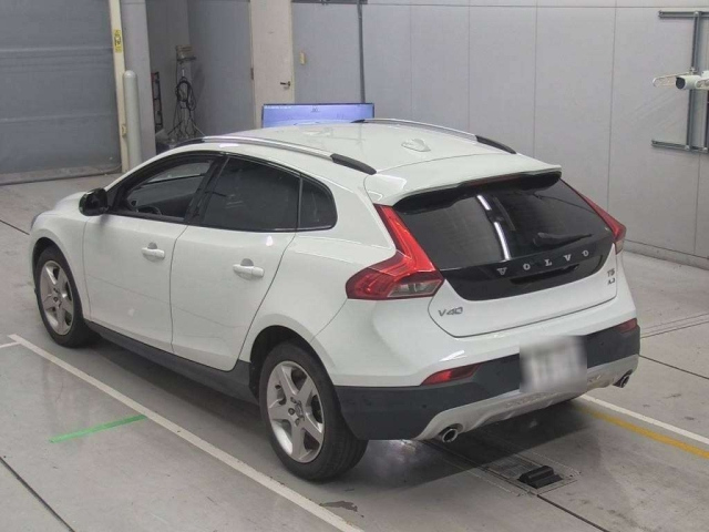 VOLVO V40 2015