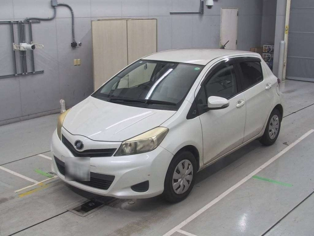 TOYOTA VITZ 2011