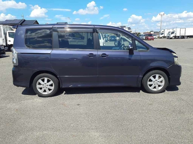 TOYOTA VOXY 2008