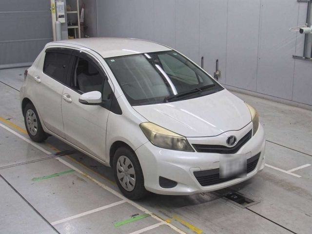 TOYOTA VITZ 2011