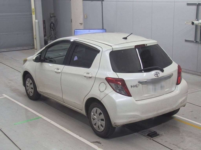 TOYOTA VITZ 2011
