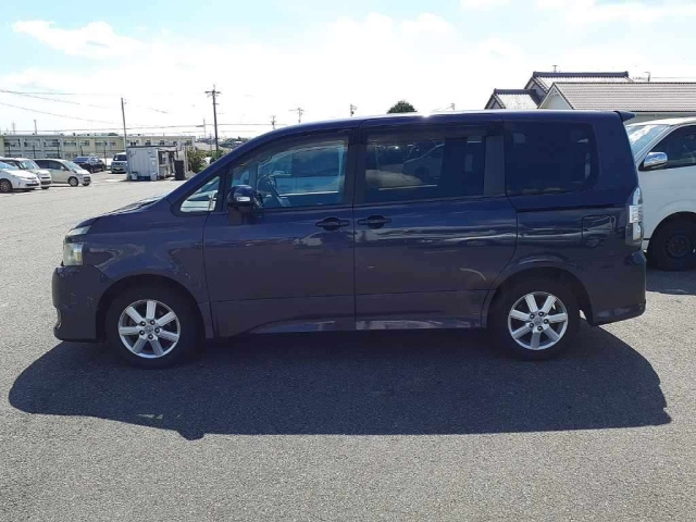 TOYOTA VOXY 2008