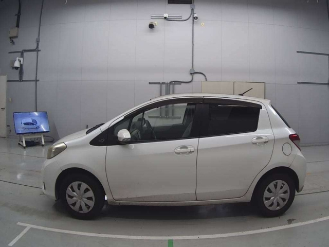 TOYOTA VITZ 2011