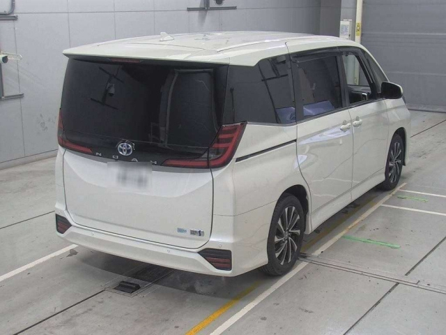 TOYOTA NOAH 2025