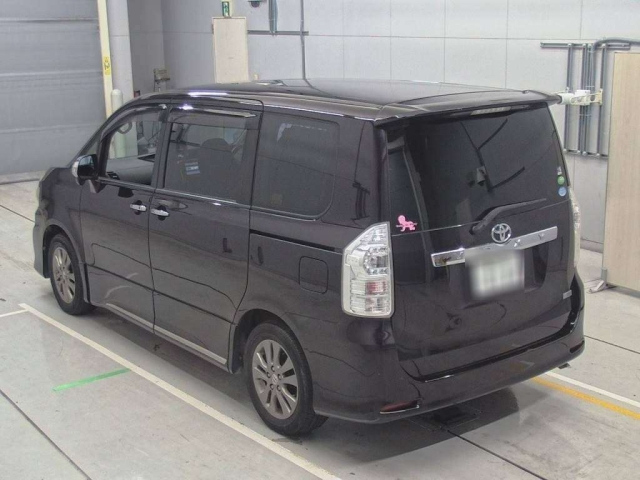 TOYOTA VOXY 2012