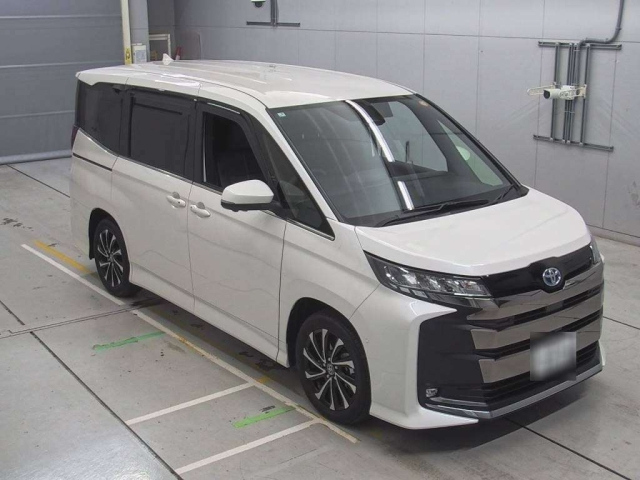 TOYOTA NOAH 2025