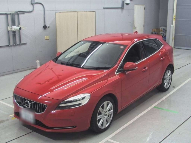 VOLVO V40 2016
