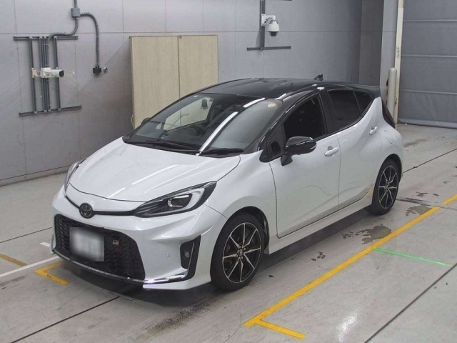 TOYOTA AQUA 2024