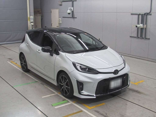 TOYOTA AQUA 2024