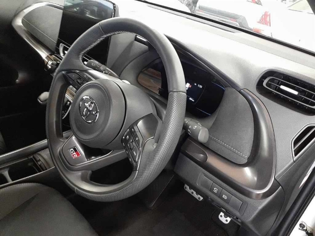 TOYOTA AQUA 2024