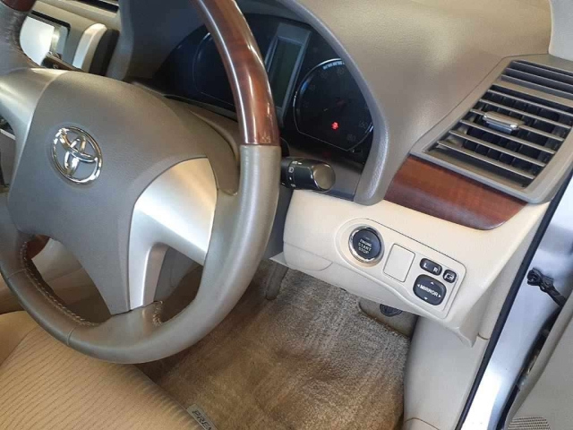 TOYOTA PREMIO 2012