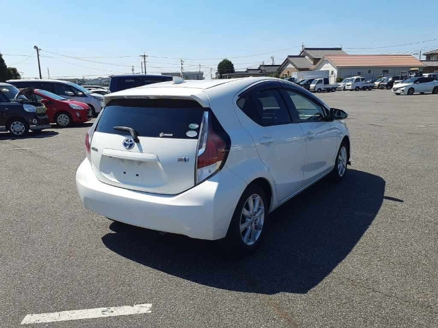 TOYOTA AQUA 2016