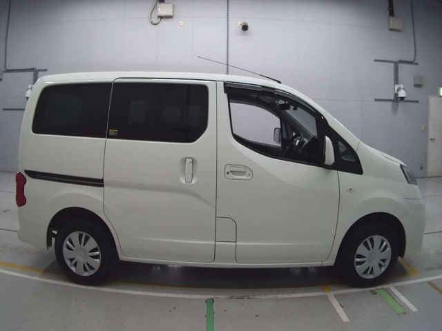 NISSAN NV200 2021