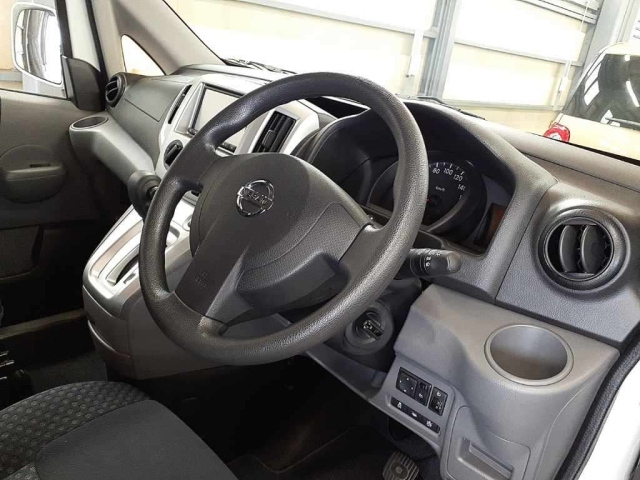 NISSAN NV200 2021