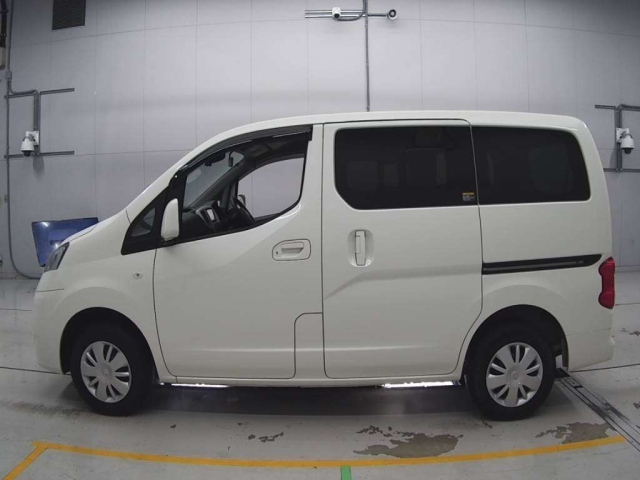 NISSAN NV200 2021