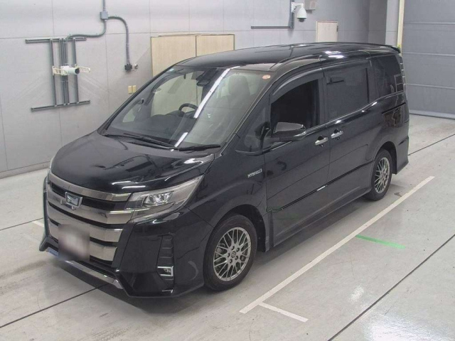 TOYOTA NOAH 2018