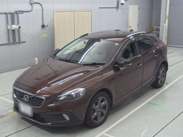 VOLVO V40 2015