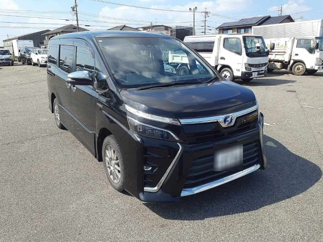 TOYOTA VOXY 2018