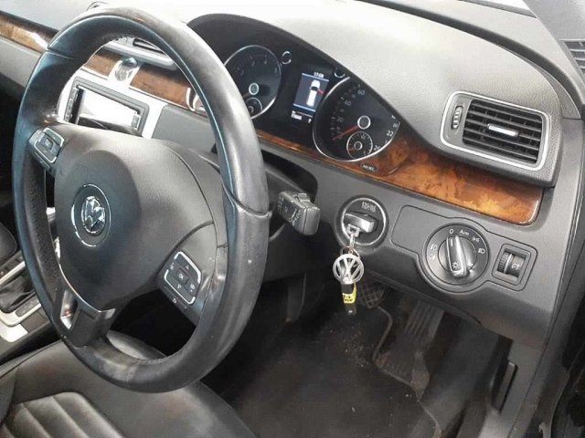 VOLKSWAGEN PASSAT VARIANT 2014